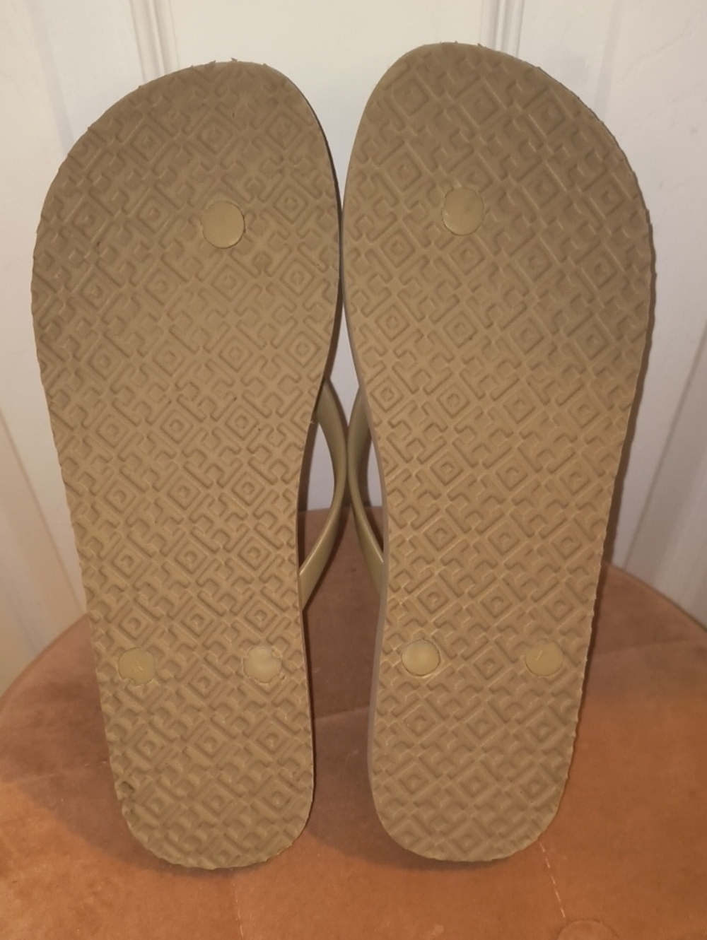Tory Burch Logo Flip Flop Sandals Size 9 - Picture 5 of 6